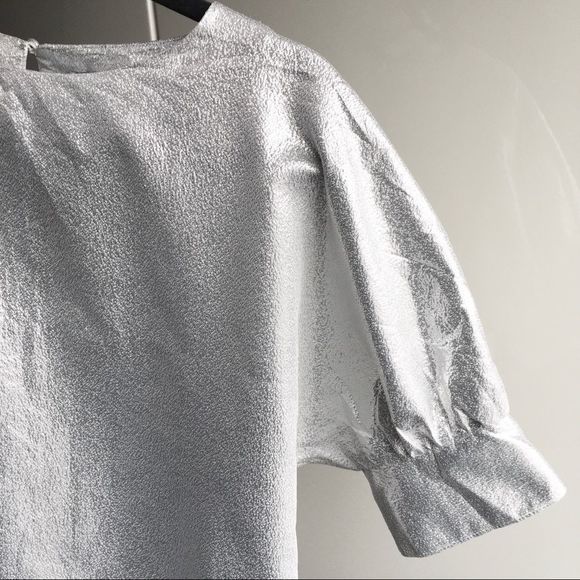 Anthropologie & Other Stories silver lamé short sleeve puff sleeve top size 4 - Picture 11 of 16